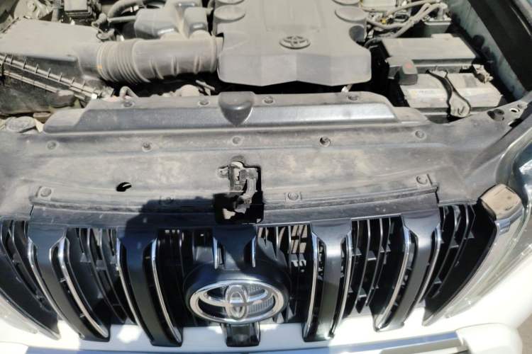 Used Toyota Prado 2014 4.0L Automatic TX-L Engine Bay