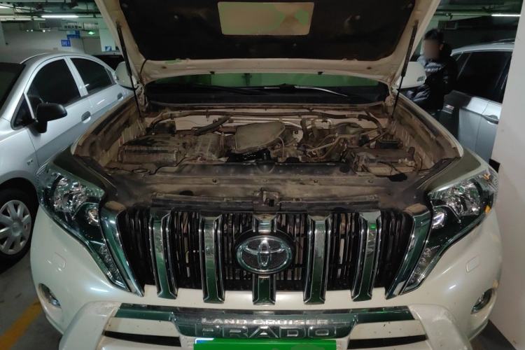 Used Toyota Prado  Engine Bay