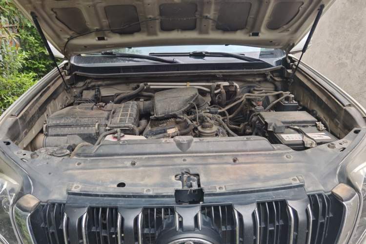 Used Toyota Prado 2014 2700 TX 7-Seater Middle East Version Engine Bay