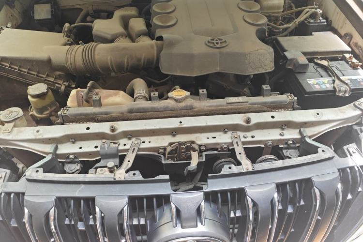 Used Toyota Prado 2014 4.0L Automatic TX-L Engine Bay
