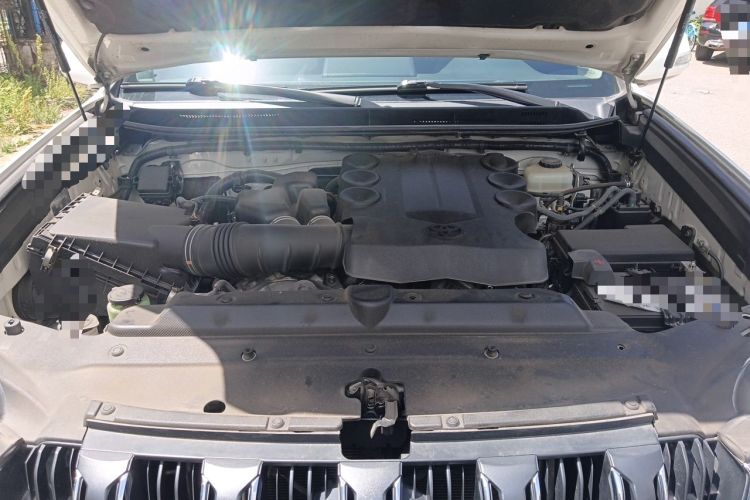 Used Toyota Prado 2014 4.0L Automatic TX-L Engine Bay