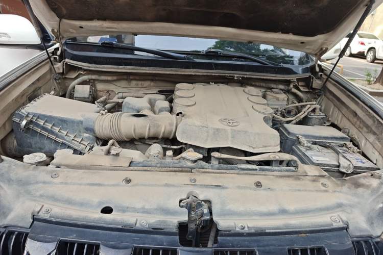 Used Toyota Prado 2014 4.0L Automatic TX-L Engine Bay