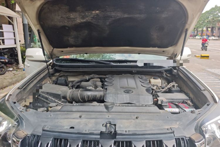 Used Toyota Prado 2014 4.0L Automatic TX-L NAVI Engine Bay