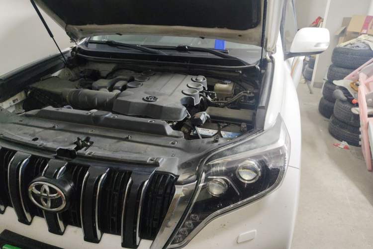 Used Toyota Prado 2014 4.0L Automatic TX-L Engine Bay Left