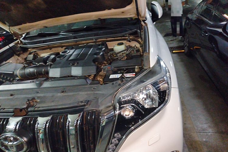 Used Toyota Prado 2014 4.0L Automatic TX-L Engine Bay Left