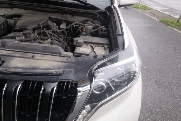 Used Toyota Prado 2014 2.7L Automatic Standard Edition Engine Bay Left