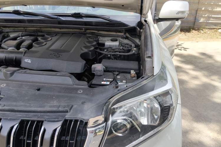 Used Toyota Prado 2014 4.0L Middle East Version Engine Bay Left