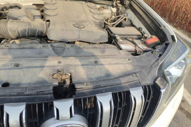 Used Toyota Prado 2014 4.0L Automatic TX-L Engine Bay Left