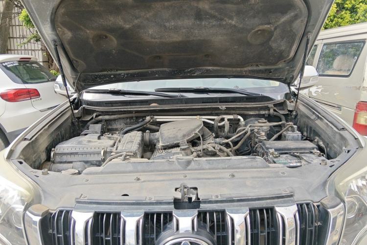Used Toyota Prado  Engine Bay