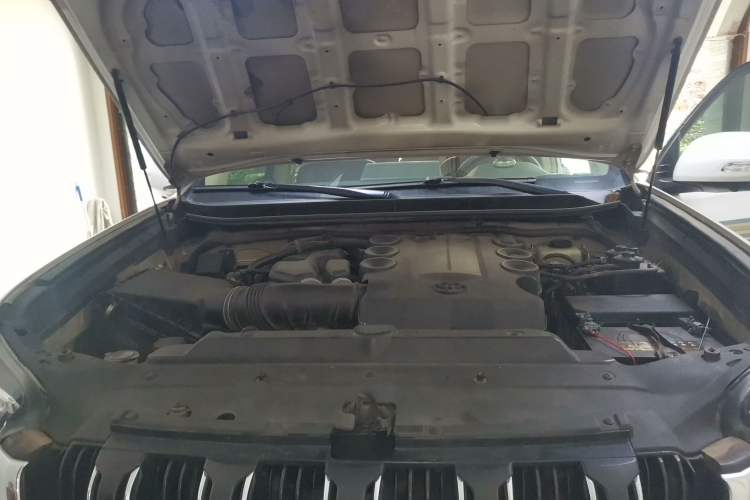 Used Toyota Prado 2014 4.0L Middle East Version Engine Bay