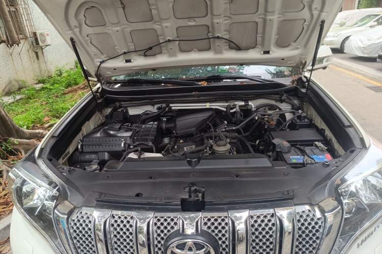 Used Toyota Prado 2014 2.7L Automatic Standard Edition Engine Bay