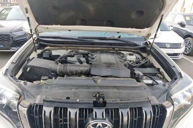 Used Toyota Prado 2014 4.0L Automatic TX-L NAVI Engine Bay