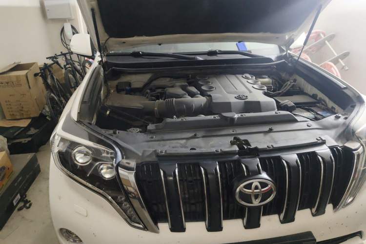 Used Toyota Prado 2014 4.0L Automatic TX-L Engine Bay Right