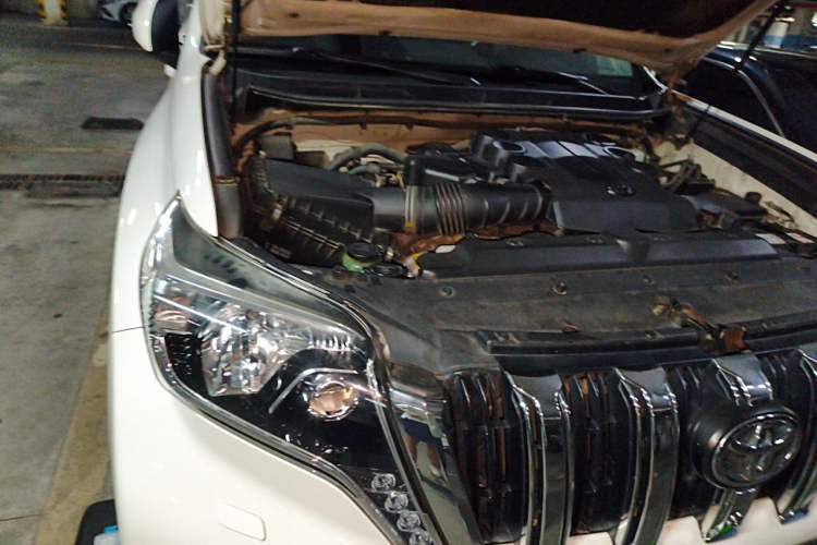 Used Toyota Prado 2014 4.0L Automatic TX-L Engine Bay Right