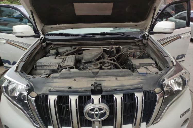 Used Toyota Prado  Engine Bay