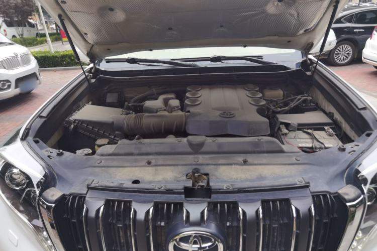 Used Toyota Prado 2014 4.0L Automatic TX-L NAVI Engine Bay