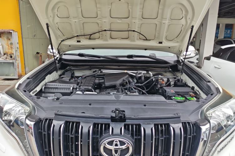 Used Toyota Prado 2014 2.7L Middle East Version Parallel Import Engine Bay