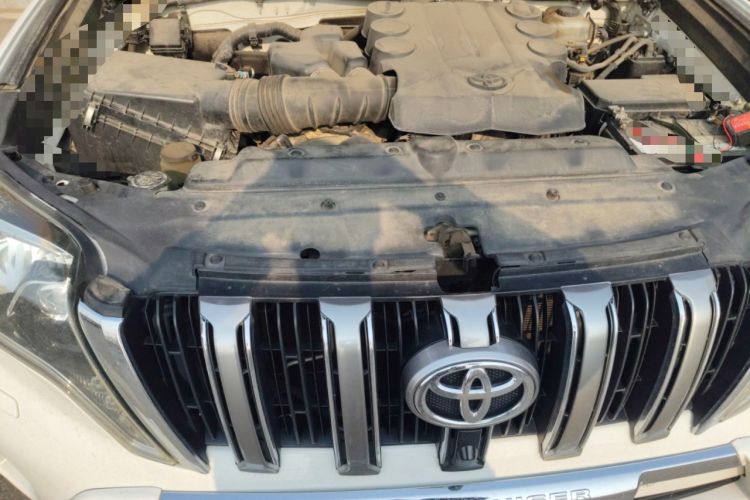 Used Toyota Prado 2014 4.0L Automatic TX-L Engine Bay