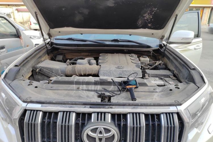 Used Toyota Prado 2014 4.0L Automatic TX-L Engine Bay