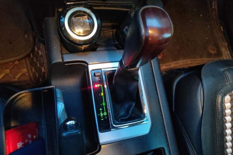 Used Toyota Prado 2014 4.0L Automatic TX-L Gear Lever