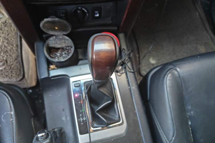 Used Toyota Prado 2014 4.0L Automatic TX-L Gear Lever