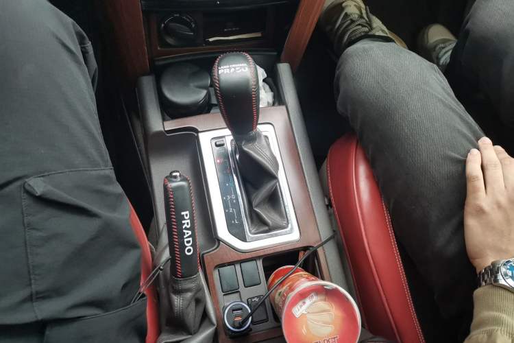 Used Toyota Prado 2014 2.7L Automatic Luxury Edition Gear Lever