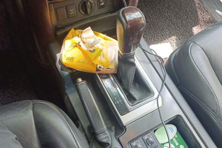 Used Toyota Prado 2014 4.0L Automatic TX-L Gear Lever