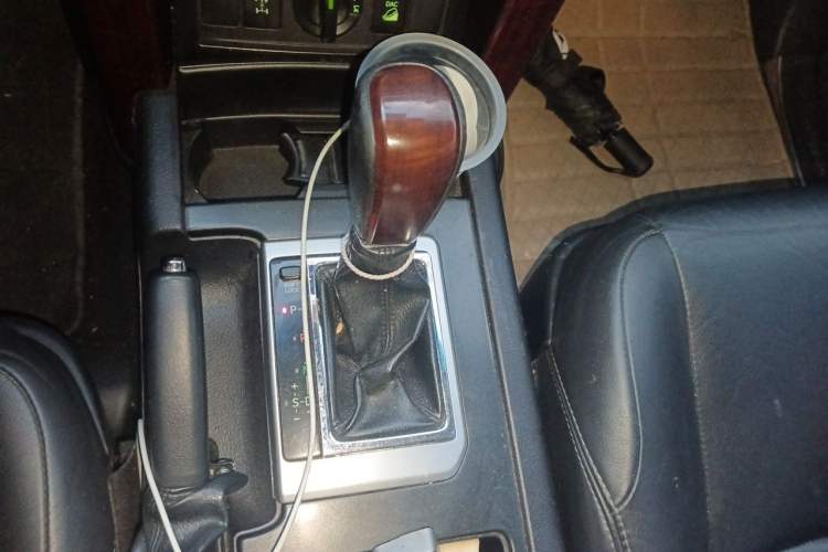 Used Toyota Prado 2014 4.0L Automatic TX-L Gear Lever