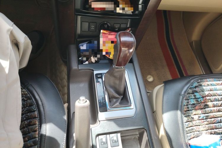 Used Toyota Prado 2014 4.0L Automatic TX-L Gear Lever