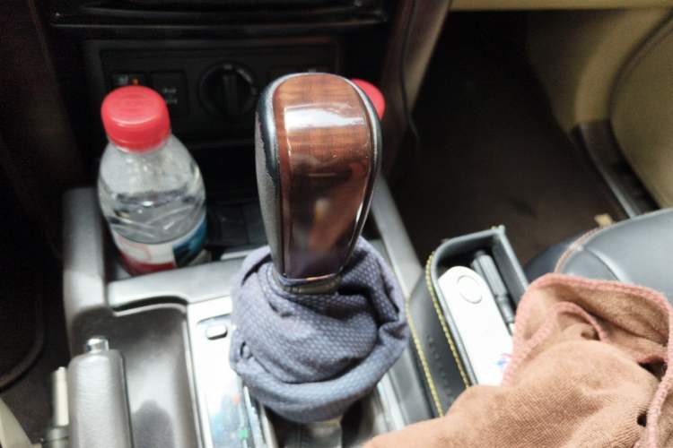 Used Toyota Prado 2014 4.0L Automatic TX-L NAVI Gear Lever