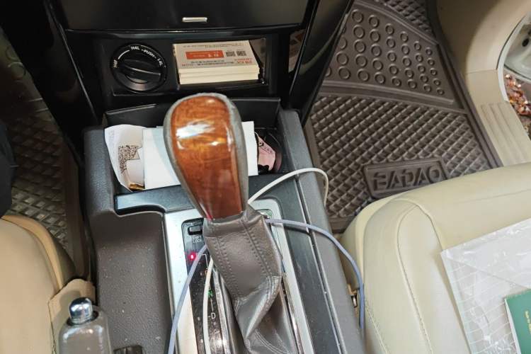 Used Toyota Prado 2014 2.7L Automatic Luxury Edition Gear Lever