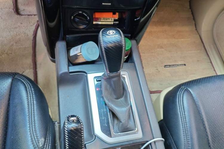 Used Toyota Prado 2014 2.7L Automatic Luxury Edition Gear Lever