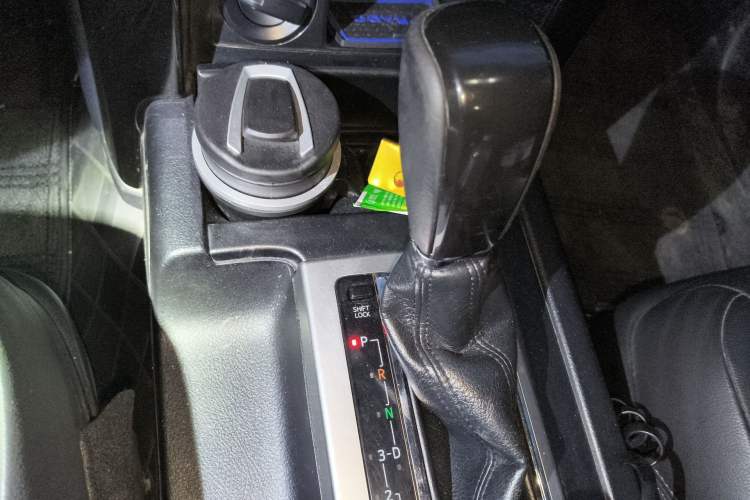 Used Toyota Prado 2014 2.7L Automatic Standard Edition Gear Lever