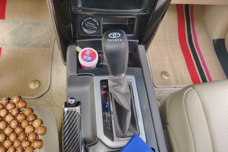 Used Toyota Prado 2014 2.7L Automatic Luxury Edition Gear Lever
