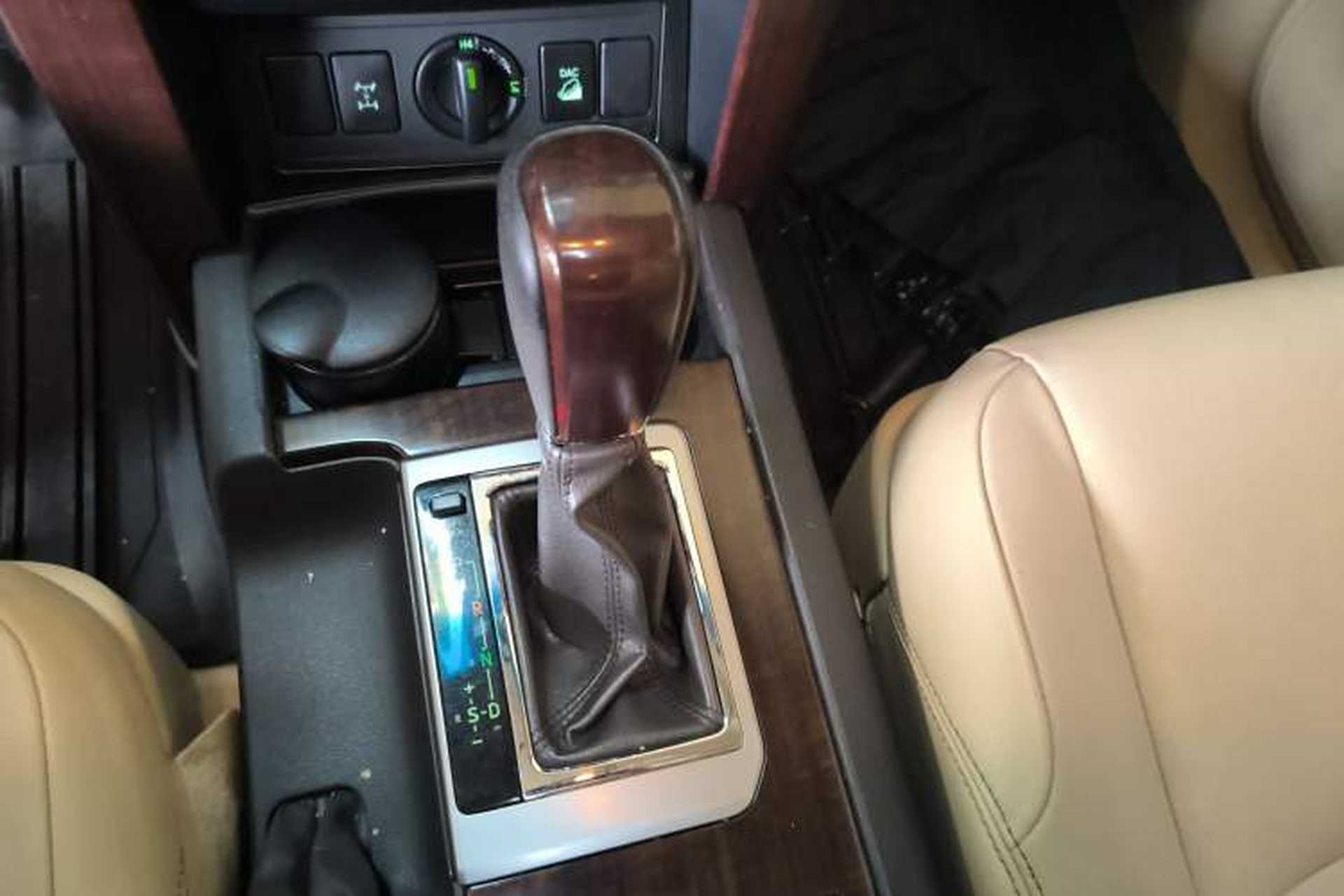 Used Toyota Prado 2014 4.0L Automatic TX-L Gear Lever