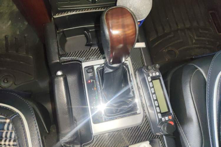 Used Toyota Prado 2014 4.0L Automatic TX-L Gear Lever