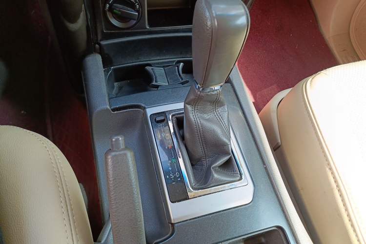 Used Toyota Prado 2014 2.7L Middle East Version Parallel Import Gear Lever