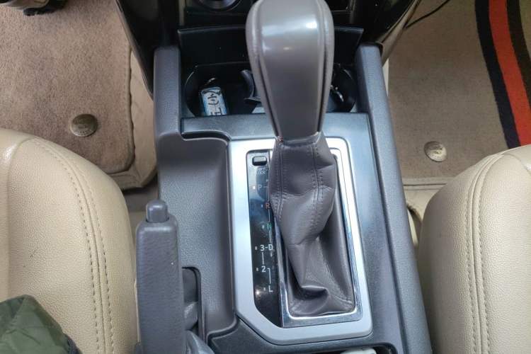 Used Toyota Prado 2014 2700 TX 7-Seater Middle East Version Gear Lever