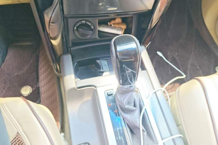 Used Toyota Prado 2014 2.7L Automatic Standard Edition Gear Lever
