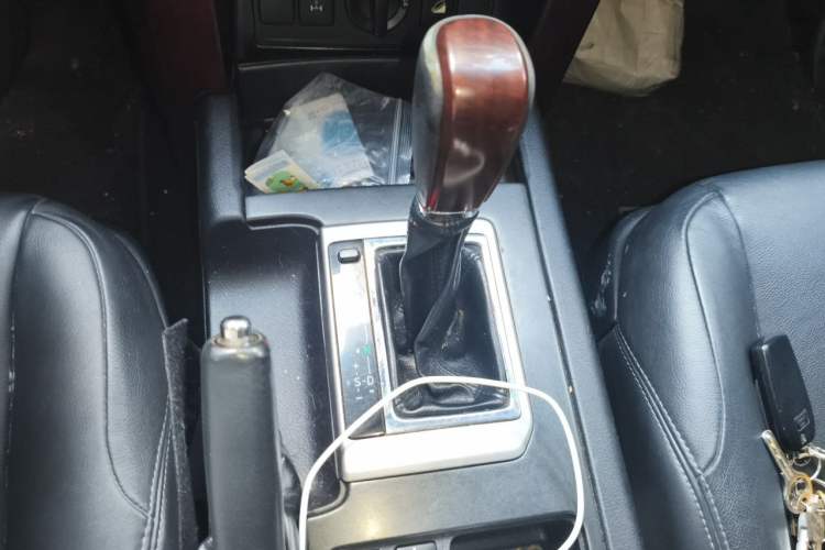 Used Toyota Prado 2014 4.0L Automatic TX-L NAVI Gear Lever