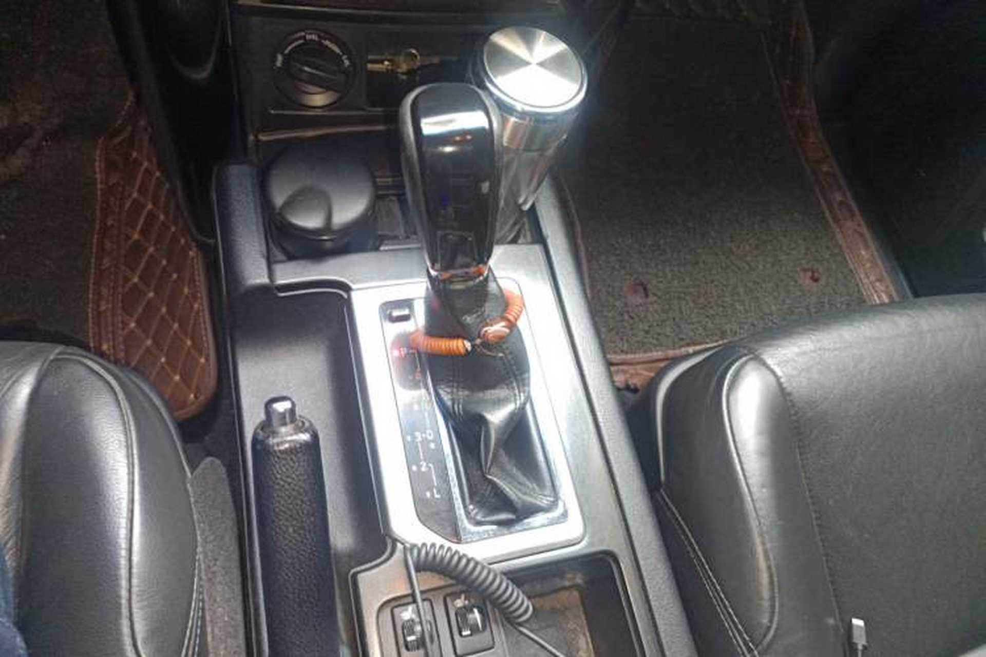 Used Toyota Prado 2014 2.7L Automatic Standard Edition Gear Lever