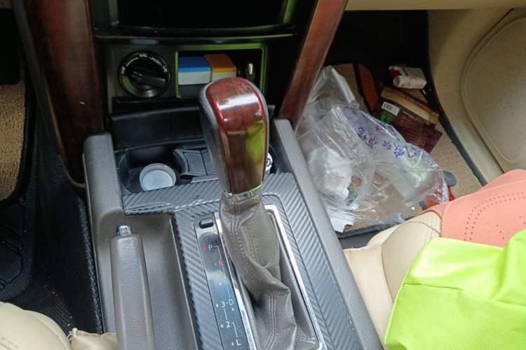 Used Toyota Prado 2014 2.7L Automatic Luxury Edition Gear Lever