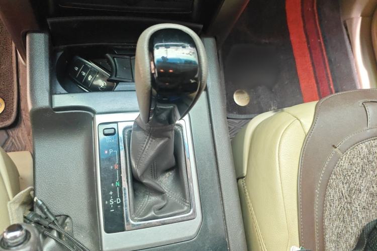 Used Toyota Prado 2014 4.0L Automatic TX-L Gear Lever