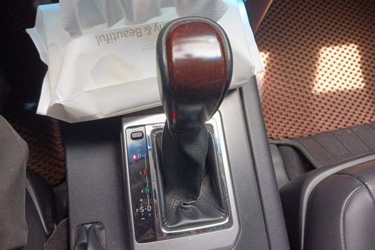Used Toyota Prado 2014 4.0L Automatic TX-L Gear Lever
