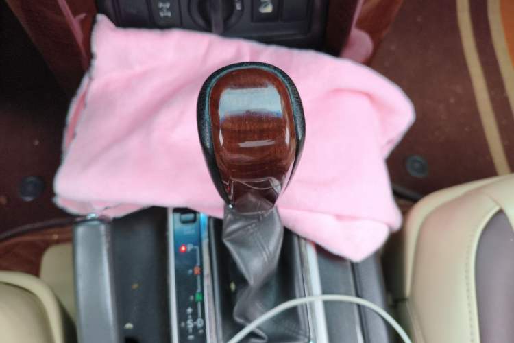 Used Toyota Prado 2014 4.0L Automatic TX-L Gear Lever