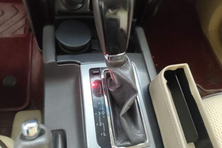 Used Toyota Prado 2014 2.7L Automatic Standard Edition Gear Lever