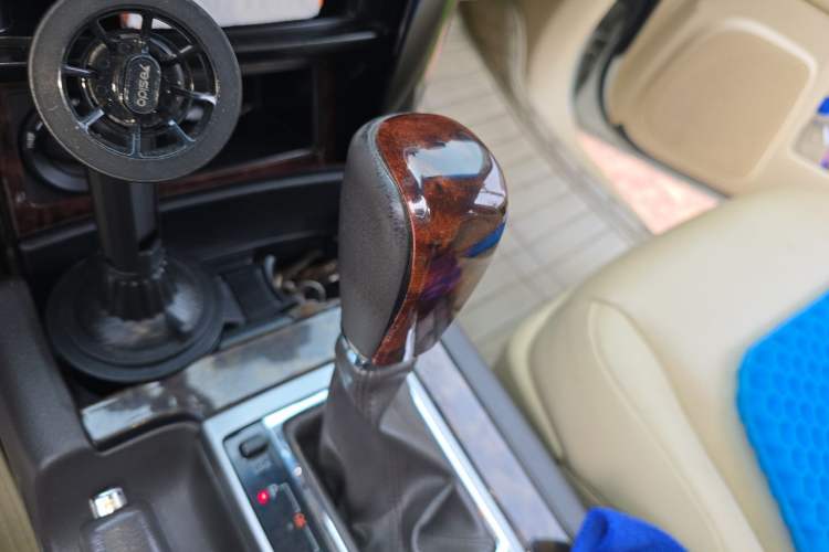 Used Toyota Prado 2014 2.7L Automatic Standard Edition Gear Lever