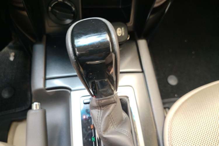 Used Toyota Prado 2014 2.7L Automatic Standard Edition Gear Lever