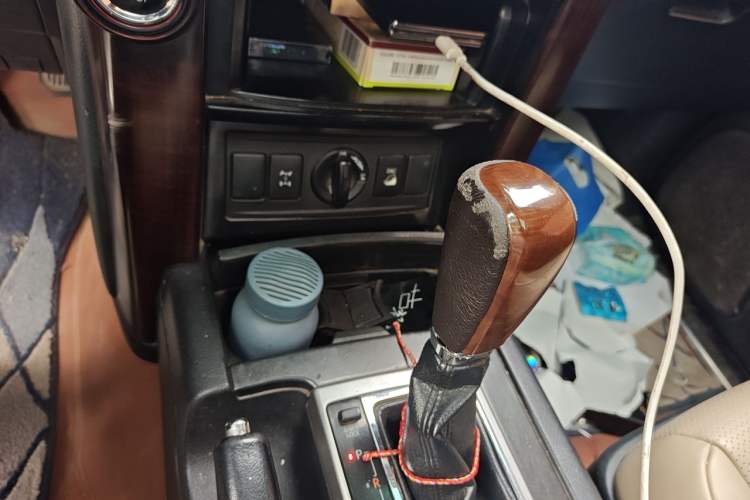 Used Toyota Prado 2014 4.0L Automatic TX-L Gear Lever