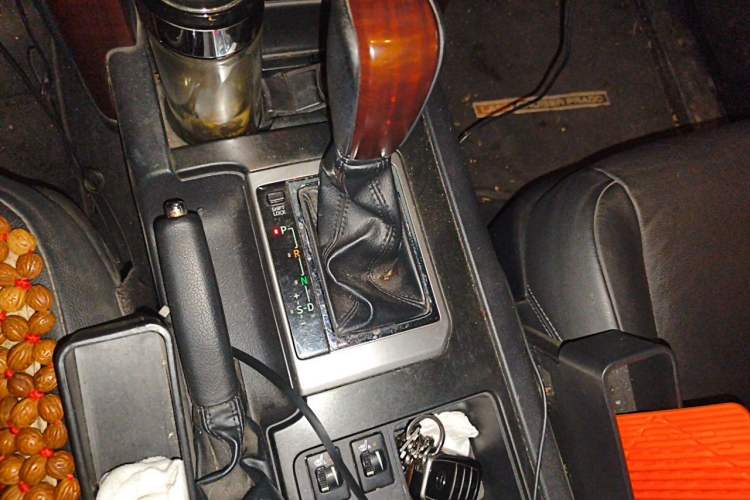 Used Toyota Prado 2014 4.0L Automatic VX NAVI Gear Lever